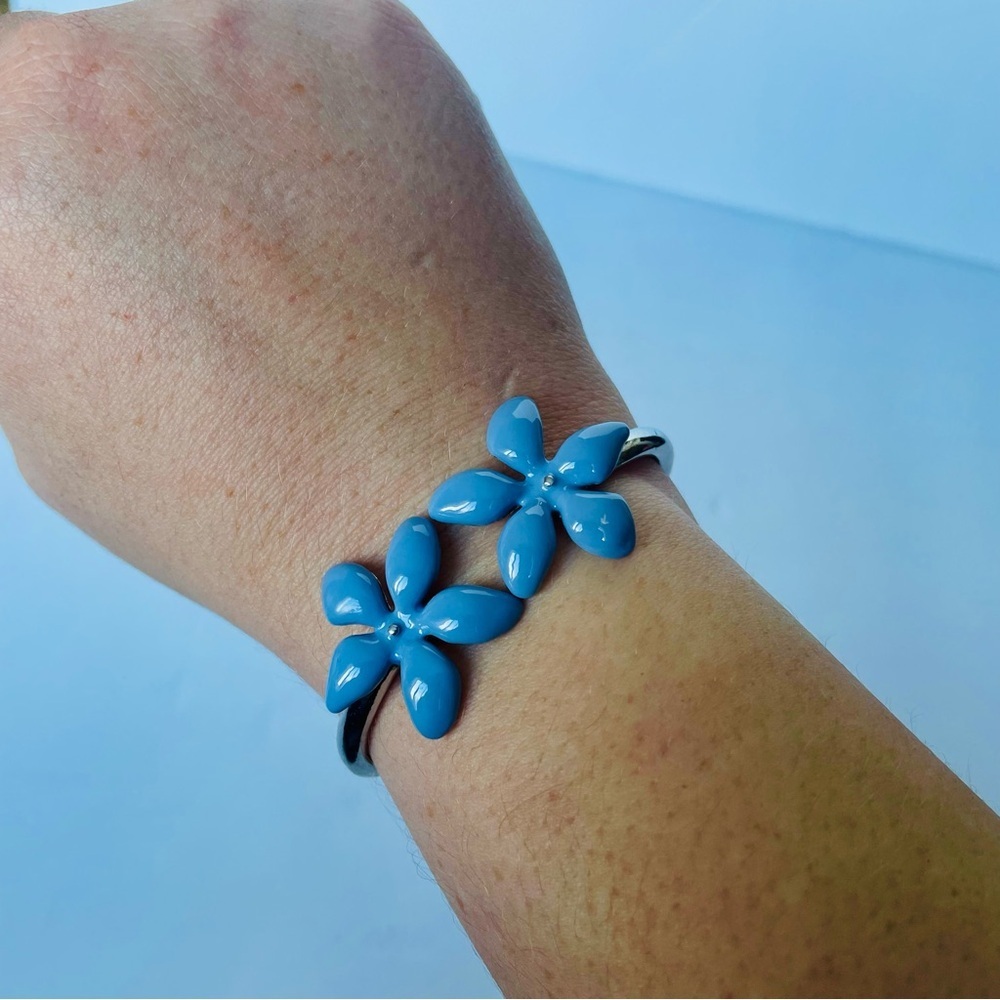 Talbots Blue Flower Hinge Bangle - image 4